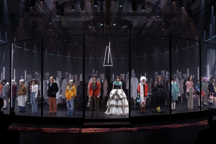 Sàn diễn xoay vòng của Gucci tại Tuần lễ thời trang Milan Thu – Đông 2020. 
